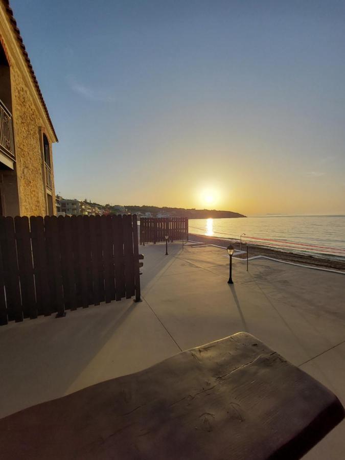 Volakas Beachfront Suites ريثيمنو المظهر الخارجي الصورة